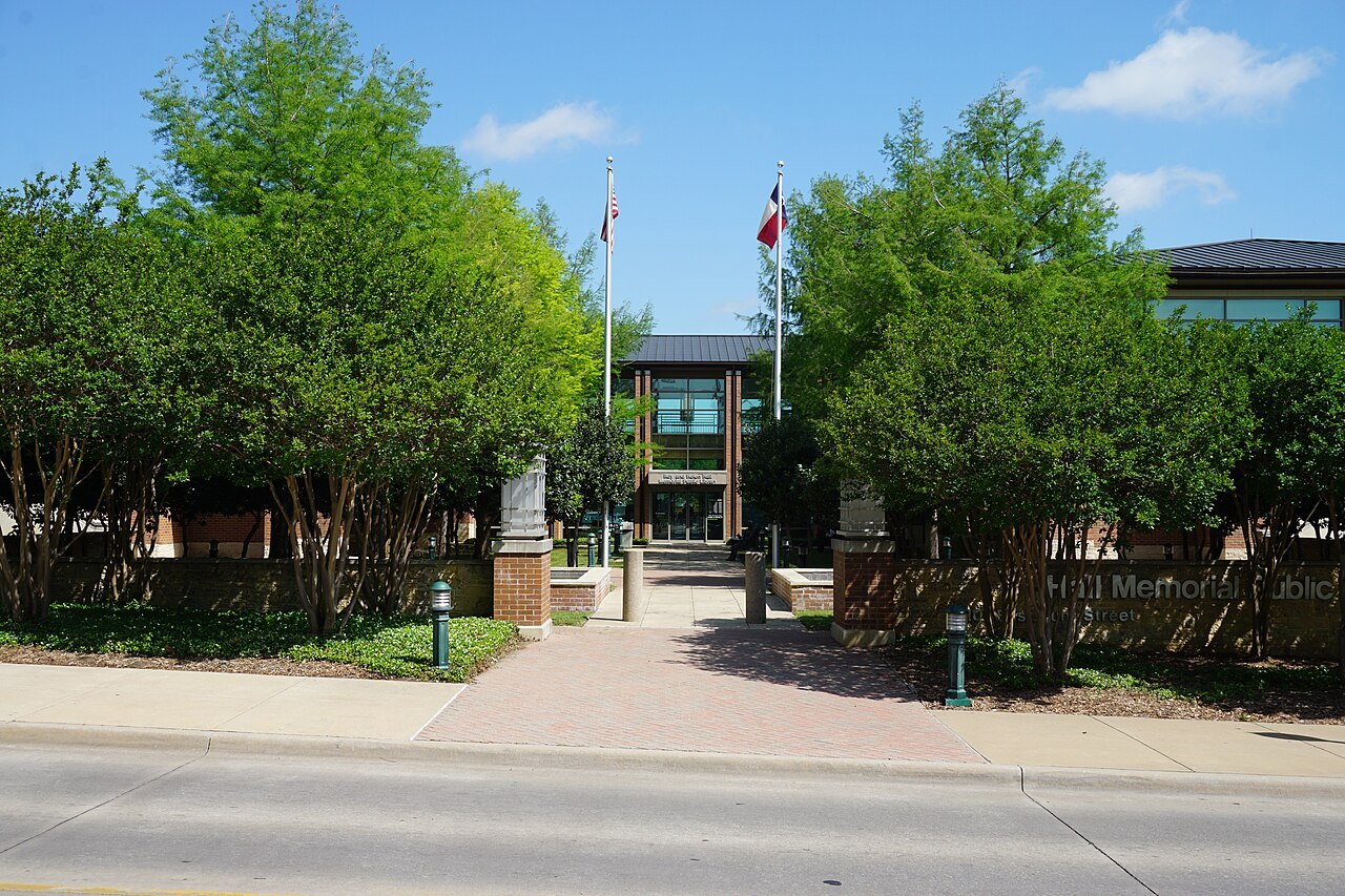 McKinney April 2017 042 (Roy & Helen Hall Memorial Library)